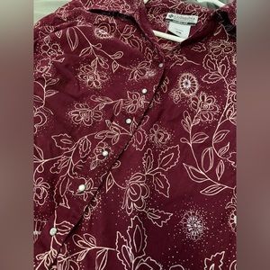 Columbia light weight button up cotton shirt. Size medium.